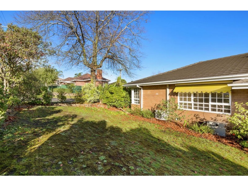 2/210 Warrigal Road, Camberwell VIC 3124