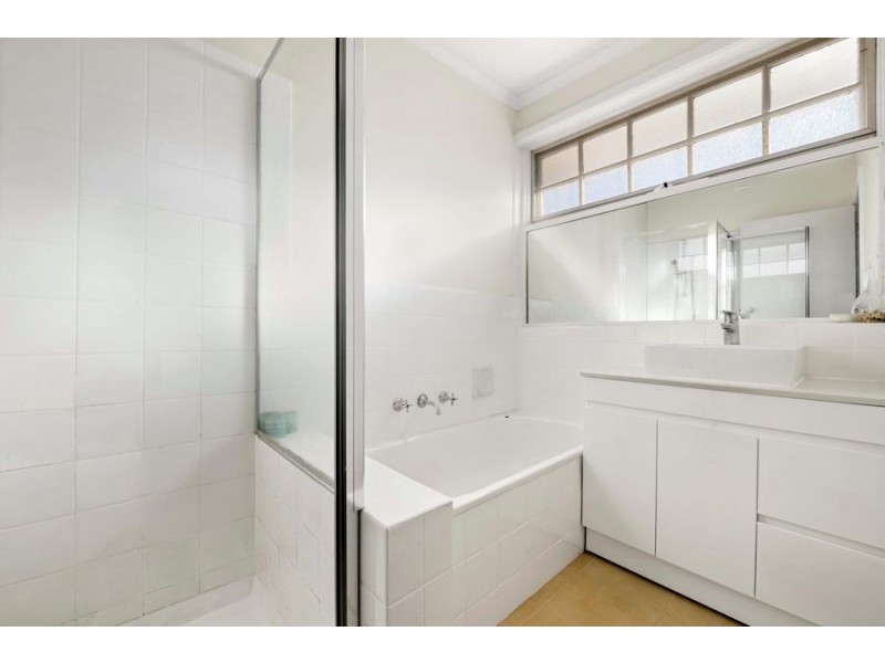 2/210 Warrigal Road, Camberwell VIC 3124