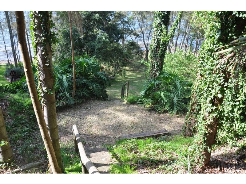 88 Beach Road, Wangi Wangi NSW 2267
