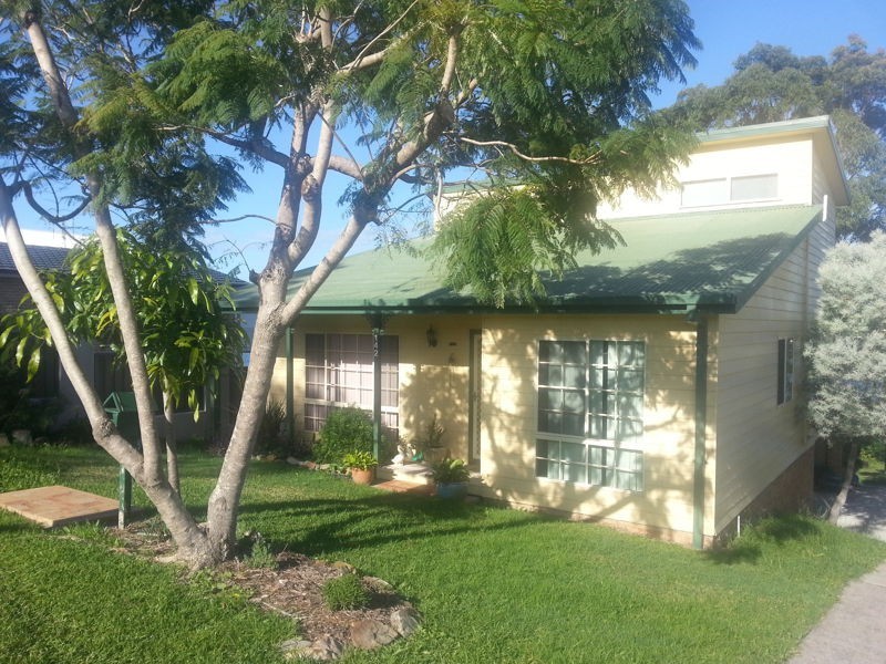 142 Sealand Road, Fishing Point NSW 2283