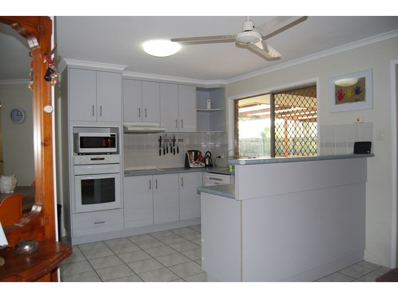 17 Caledonian Dr, Beaconsfield QLD 4740
