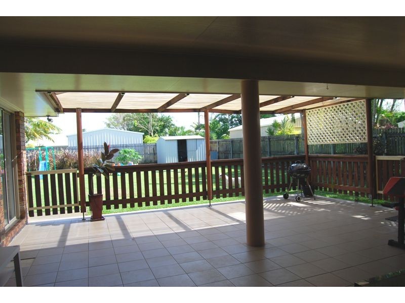 17 Caledonian Dr, Beaconsfield QLD 4740