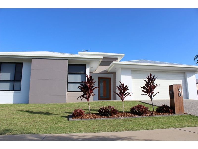 40 Phoenix Cr, Rural View QLD 4740