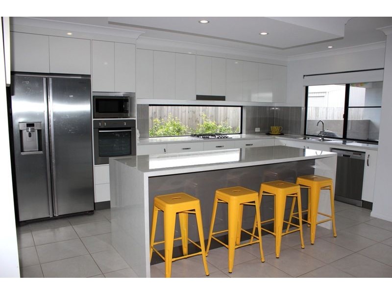 40 Phoenix Cr, Rural View QLD 4740