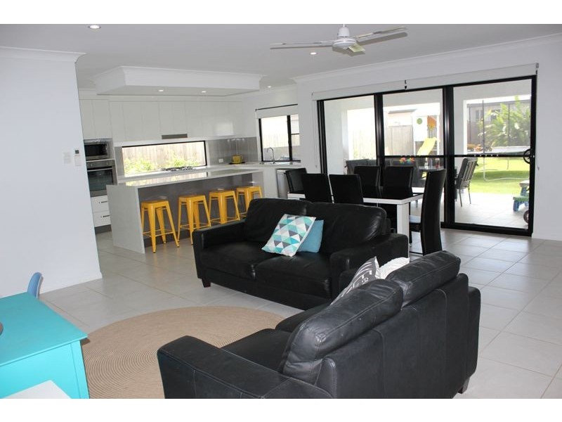 40 Phoenix Cr, Rural View QLD 4740