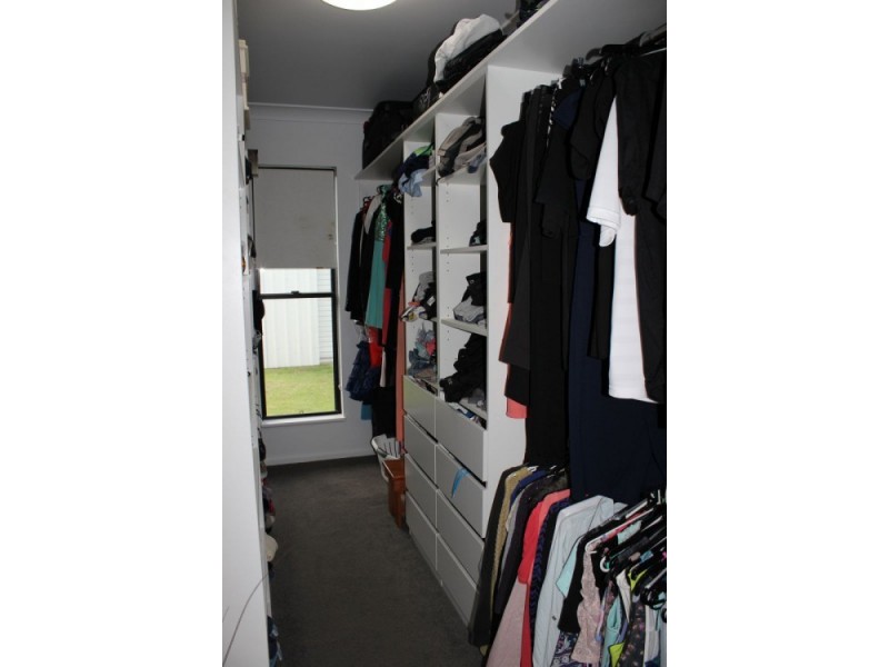 40 Phoenix Cr, Rural View QLD 4740