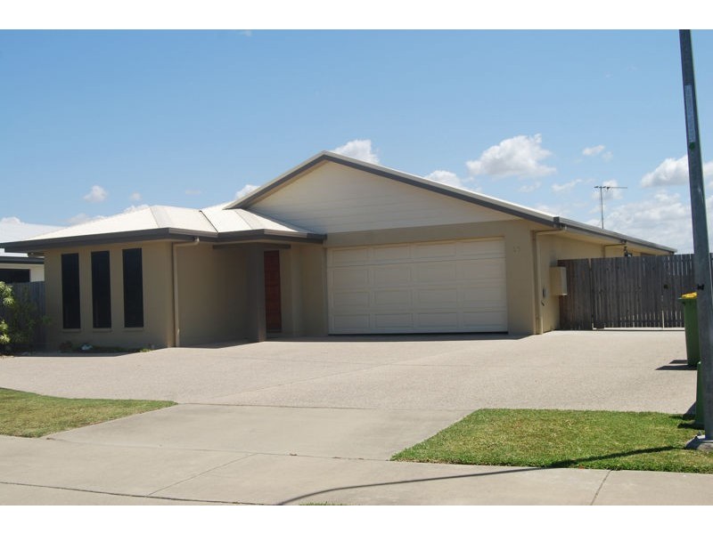 26 Botanical  Dr, Ooralea QLD 4740