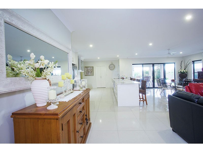 8 Kiber Place, Ooralea QLD 4740