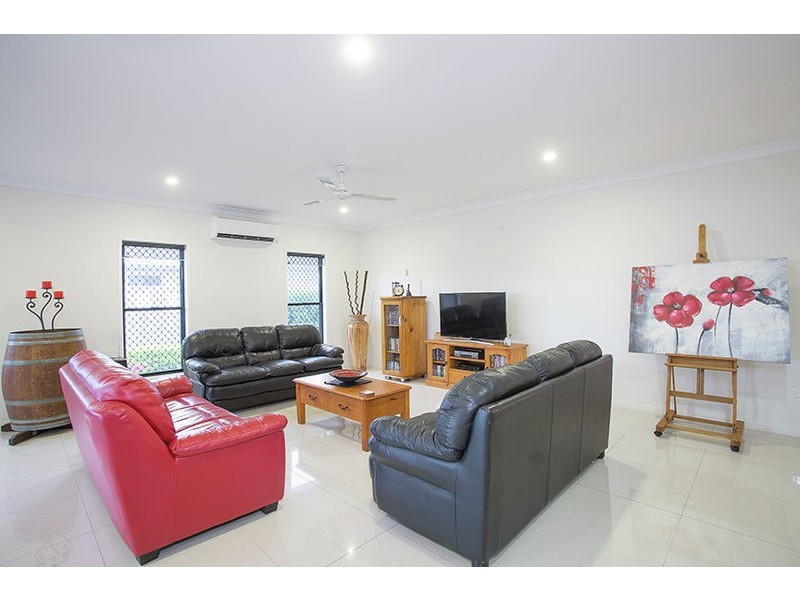 8 Kiber Place, Ooralea QLD 4740