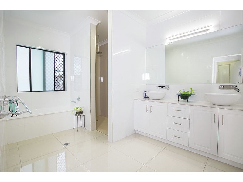 8 Kiber Place, Ooralea QLD 4740