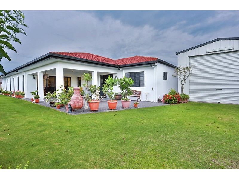 8 Kiber Place, Ooralea QLD 4740