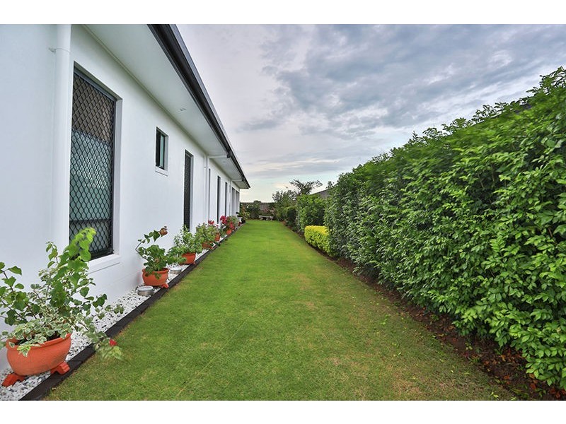 8 Kiber Place, Ooralea QLD 4740