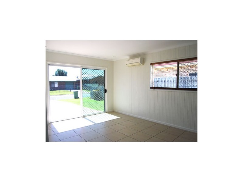 75 Bradman Dr, Glenella QLD 4740