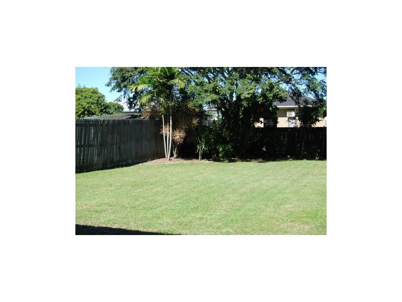 75 Bradman Dr, Glenella QLD 4740
