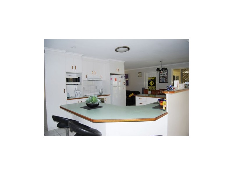 49 Pioneer Street, Glenella QLD 4740