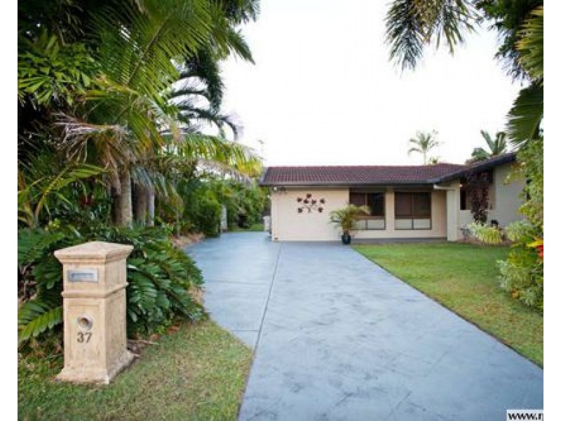 37 Pacific Dr, Blacks Beach QLD 4740