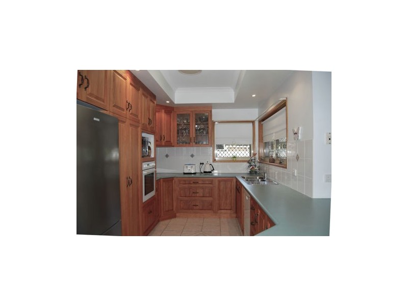 13 Chelsea Cr, Glenella QLD 4740