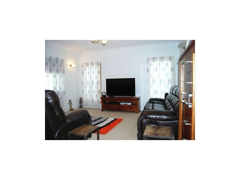 13 Chelsea Cr, Glenella QLD 4740