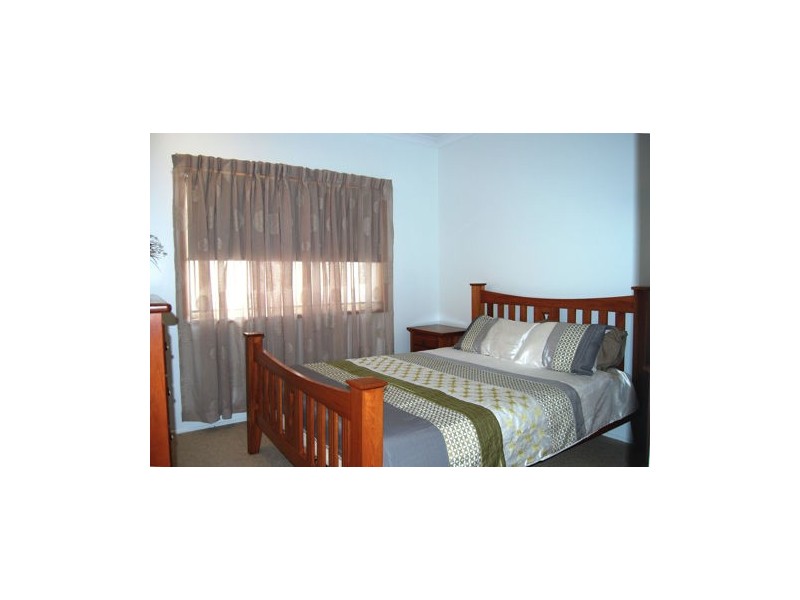 13 Chelsea Cr, Glenella QLD 4740