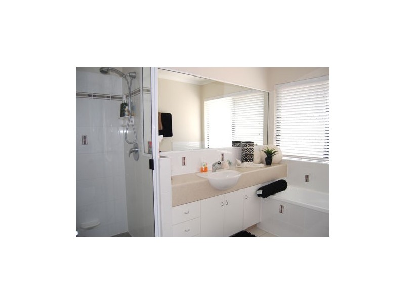 13 Murrays Rd, Glenella QLD 4740