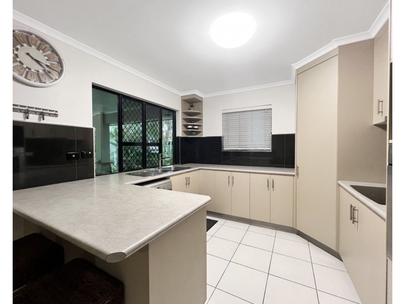 13 Murrays Rd, Glenella QLD 4740