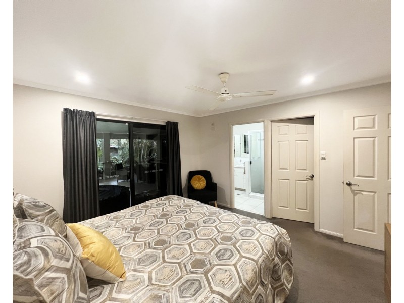 13 Murrays Rd, Glenella QLD 4740