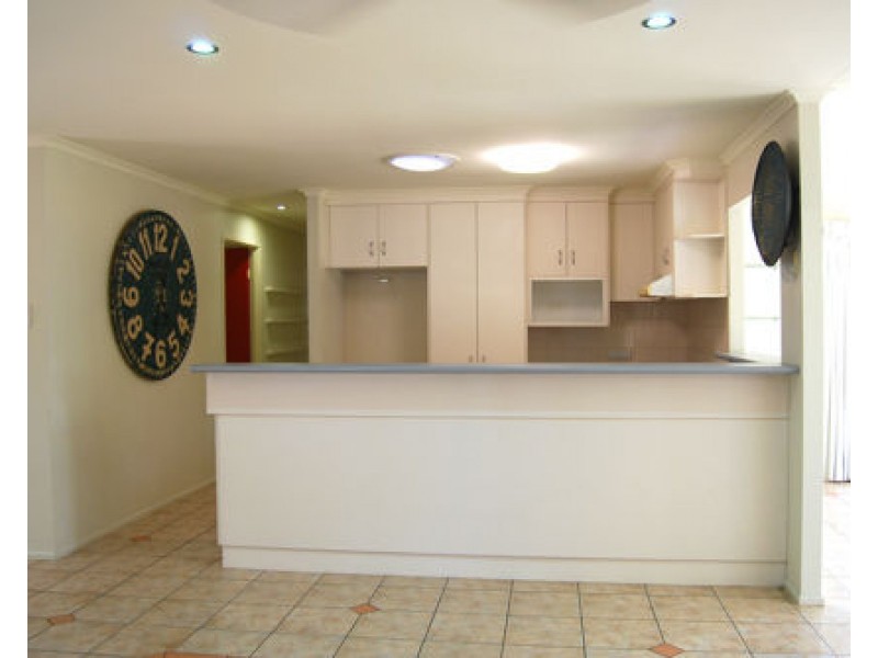 3 Elva Crt, Glenella QLD 4740