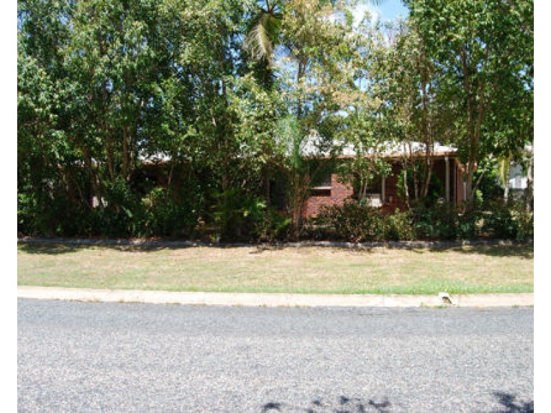 3 Elva Crt, Glenella QLD 4740