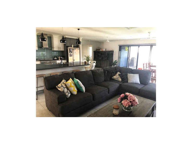 8 Glenoak Ave, Richmond QLD 4740