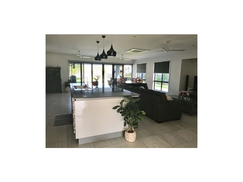 8 Glenoak Ave, Richmond QLD 4740