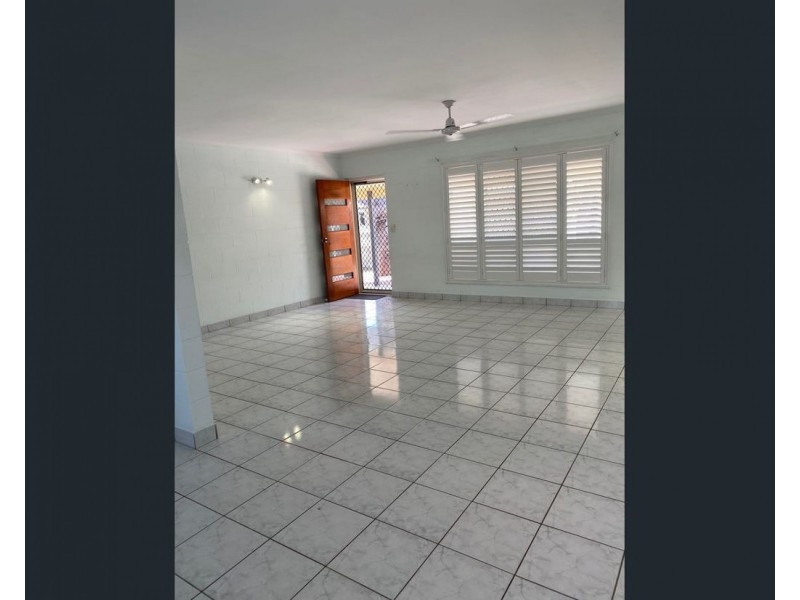 2/15 Keswick Ave, Slade Point QLD 4740