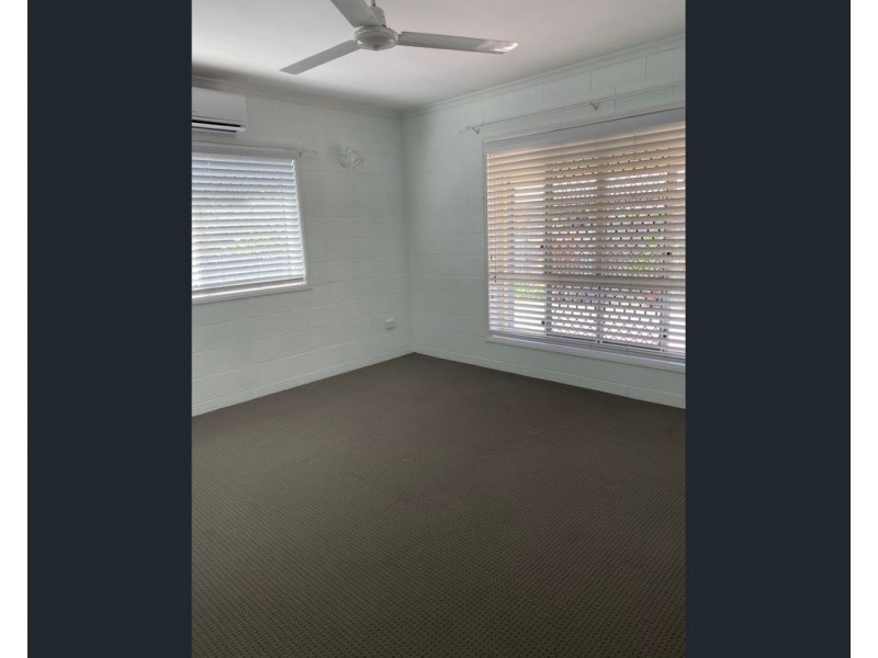 2/15 Keswick Ave, Slade Point QLD 4740