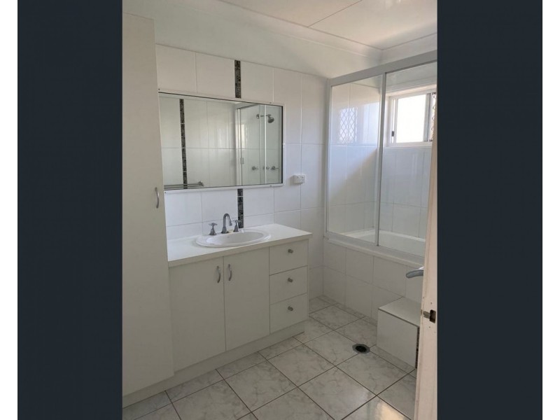 2/15 Keswick Ave, Slade Point QLD 4740