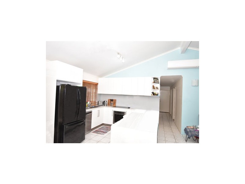 11 Linda St, Bucasia QLD 4750