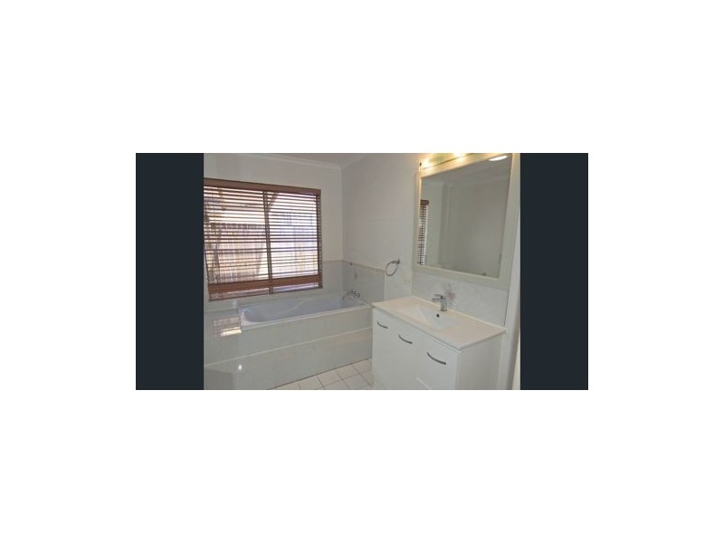 11 Linda St, Bucasia QLD 4750