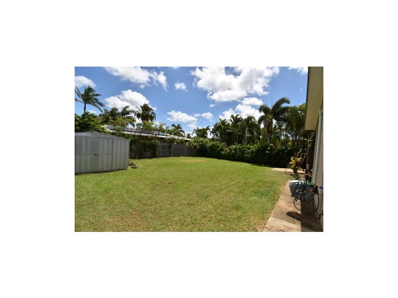 11 Linda St, Bucasia QLD 4750