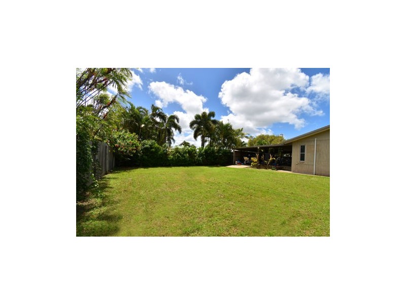 11 Linda St, Bucasia QLD 4750