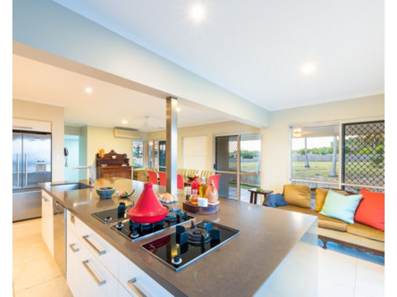 6 Island Close, Shoal Point QLD 4750