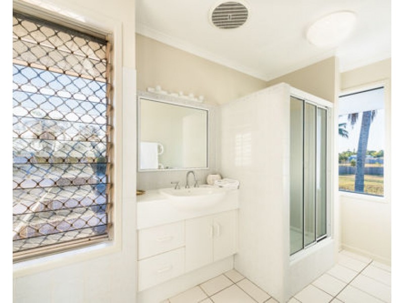 6 Island Close, Shoal Point QLD 4750