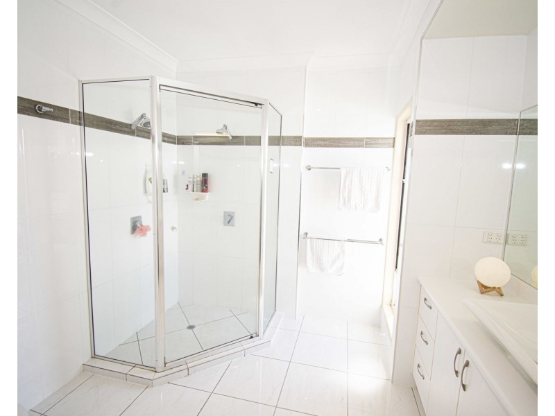 47 DOUGLAS CRESCENT, Rural View QLD 4740