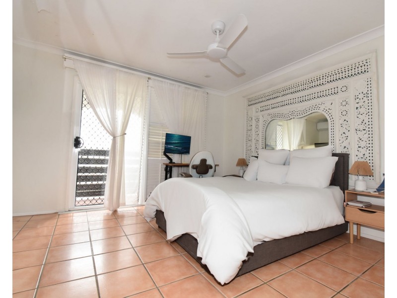 48 Pacific Esplanade, Slade Point QLD 4740