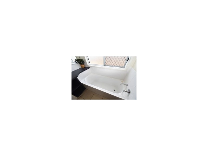 35 Sonoran St, Rural View QLD 4740