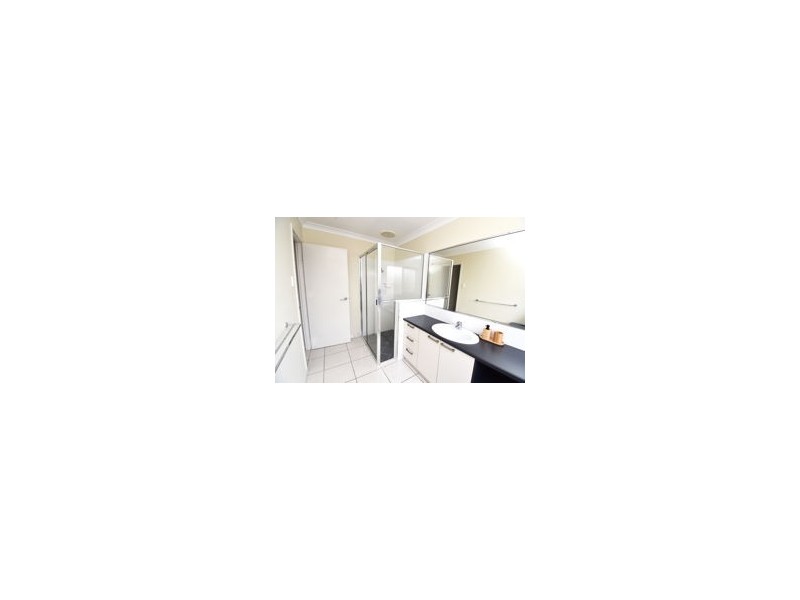 35 Sonoran St, Rural View QLD 4740