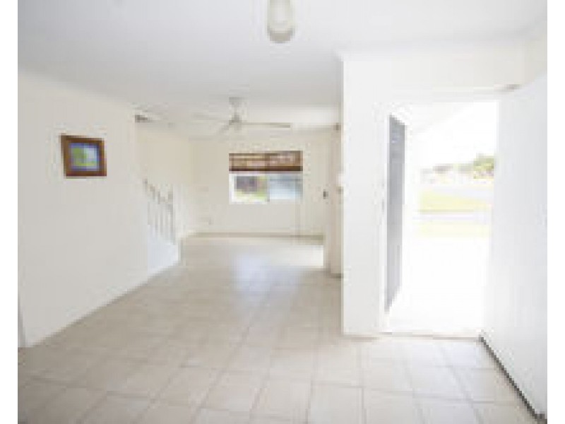 1/76 Pacific Esplanade, Slade Point QLD 4740