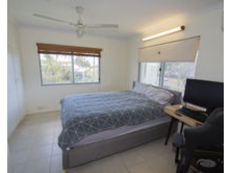 1/76 Pacific Esplanade, Slade Point QLD 4740
