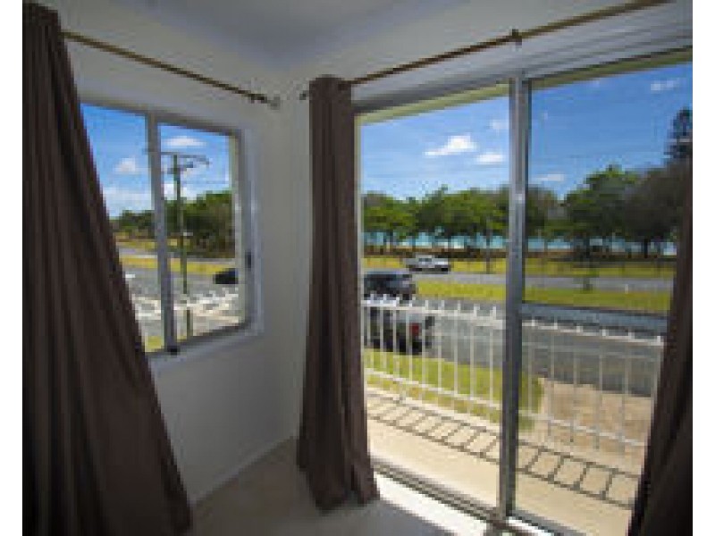 1/76 Pacific Esplanade, Slade Point QLD 4740