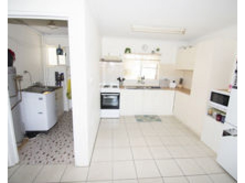 1/76 Pacific Esplanade, Slade Point QLD 4740