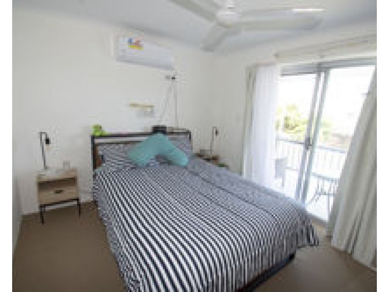 1/76 Pacific Esplanade, Slade Point QLD 4740
