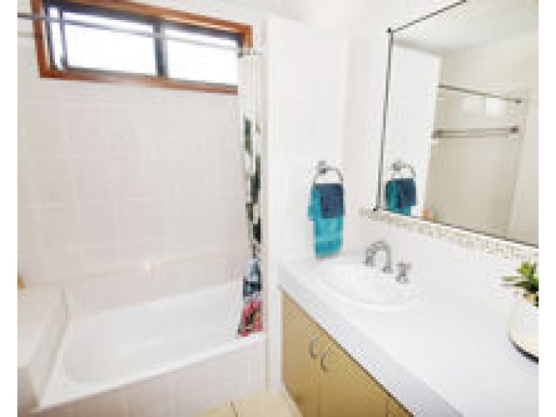 8/9 Homestead Bay Avenue, Shoal Point QLD 4750