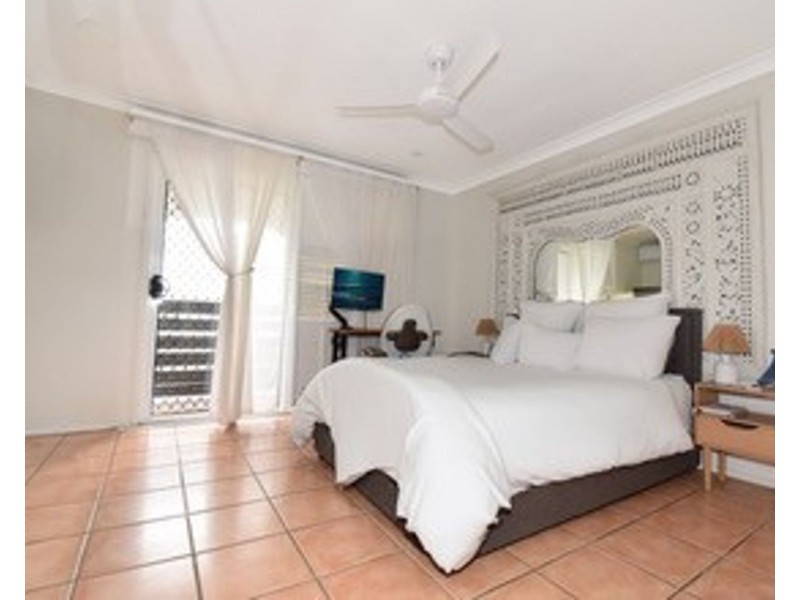1/48 Pacific Esplanade, Slade Point QLD 4740
